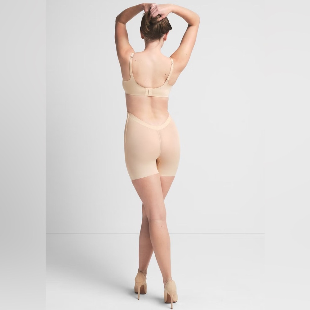 Skims low back short shape wear